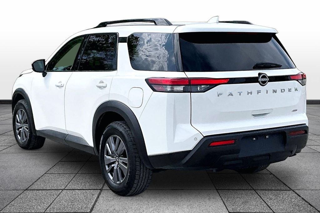 2025 Nissan Pathfinder SV