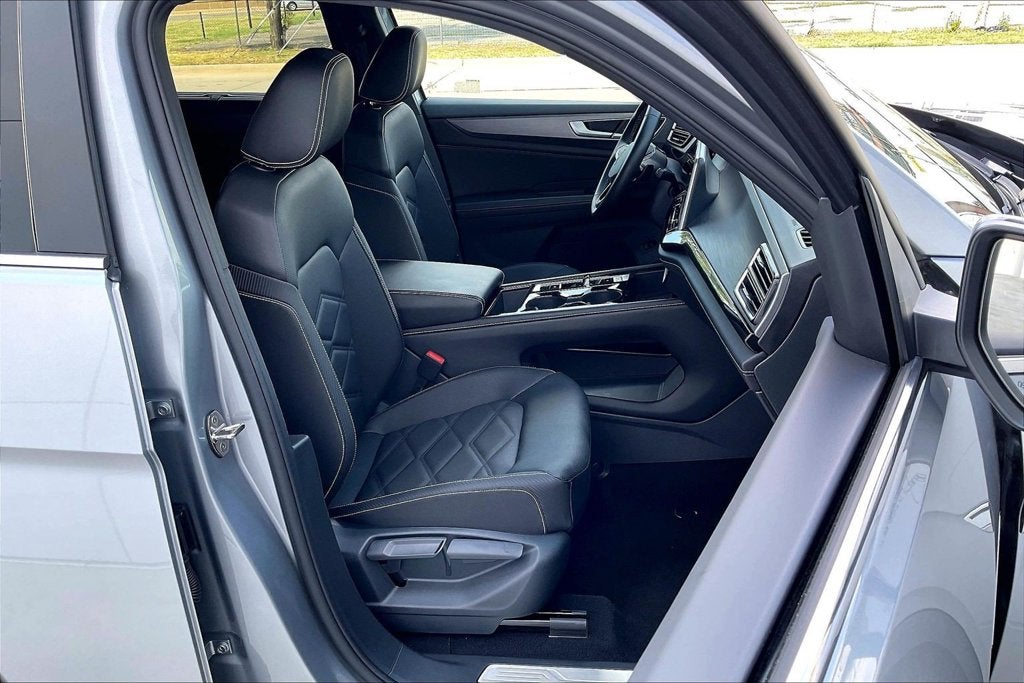 2026 Volkswagen Atlas Cross Sport SE w/Technology