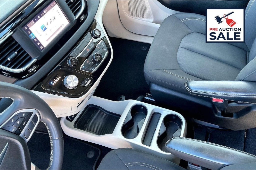 2023 Chrysler Voyager LX