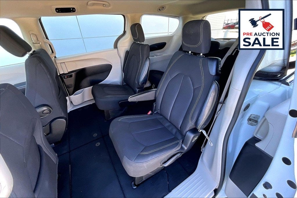 2023 Chrysler Voyager LX