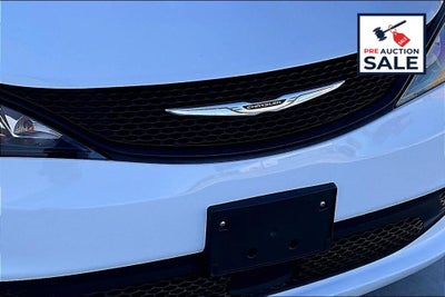 2023 Chrysler Voyager LX