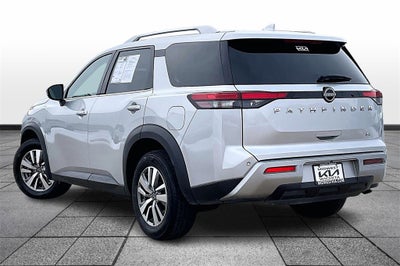 2025 Nissan Pathfinder SL