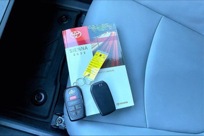 2022 Toyota Sienna XLE 8 Passenger