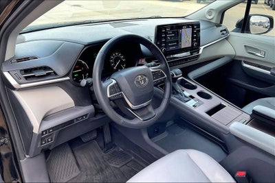 2022 Toyota Sienna XLE 8 Passenger
