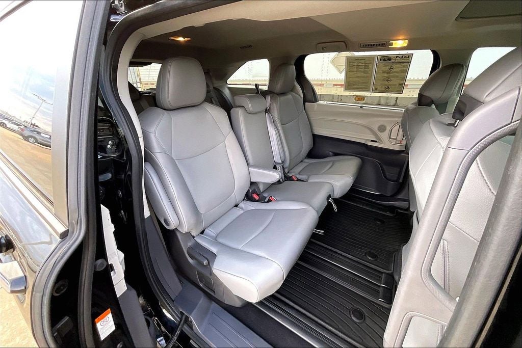 2022 Toyota Sienna XLE 8 Passenger