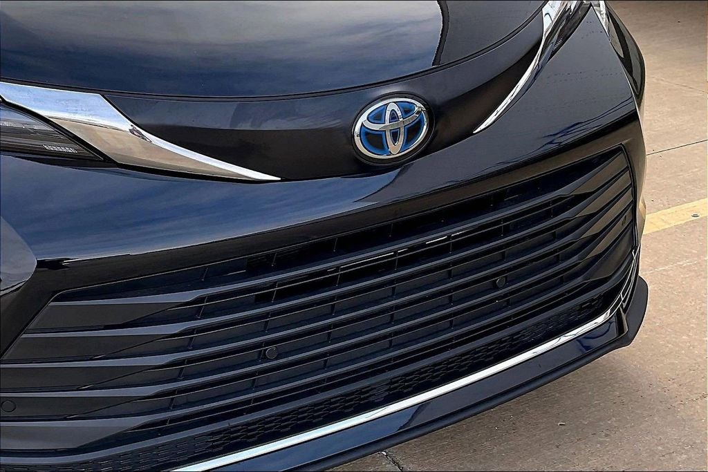 2022 Toyota Sienna XLE 8 Passenger