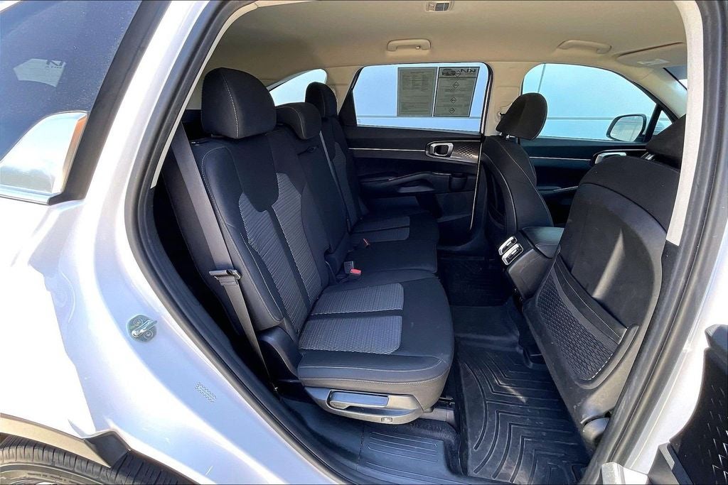 2022 Kia Sorento LX