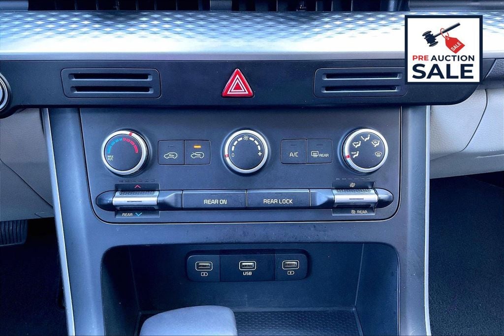 2024 Kia Carnival LX