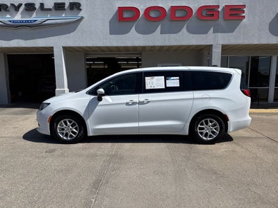 2023 Chrysler Voyager LX