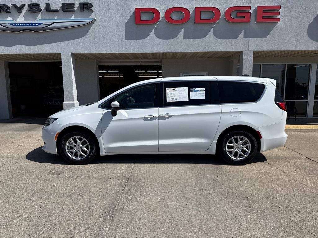 2023 Chrysler Voyager LX
