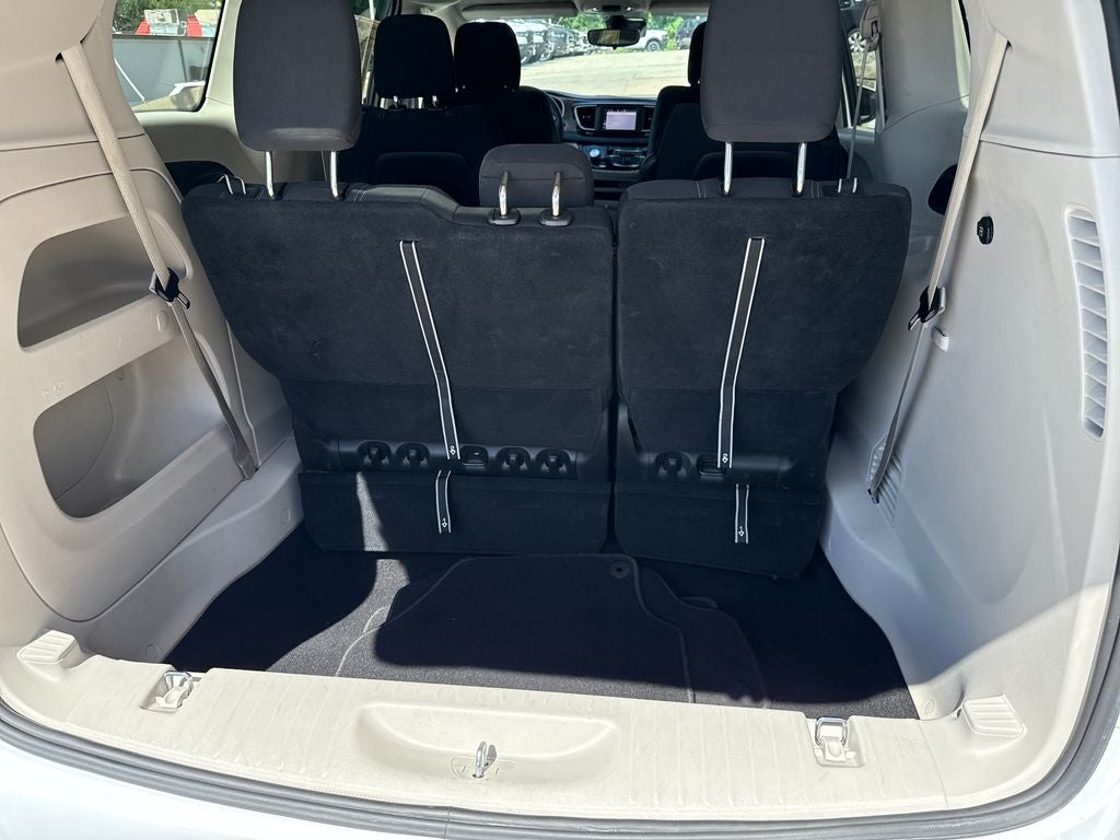2023 Chrysler Voyager LX