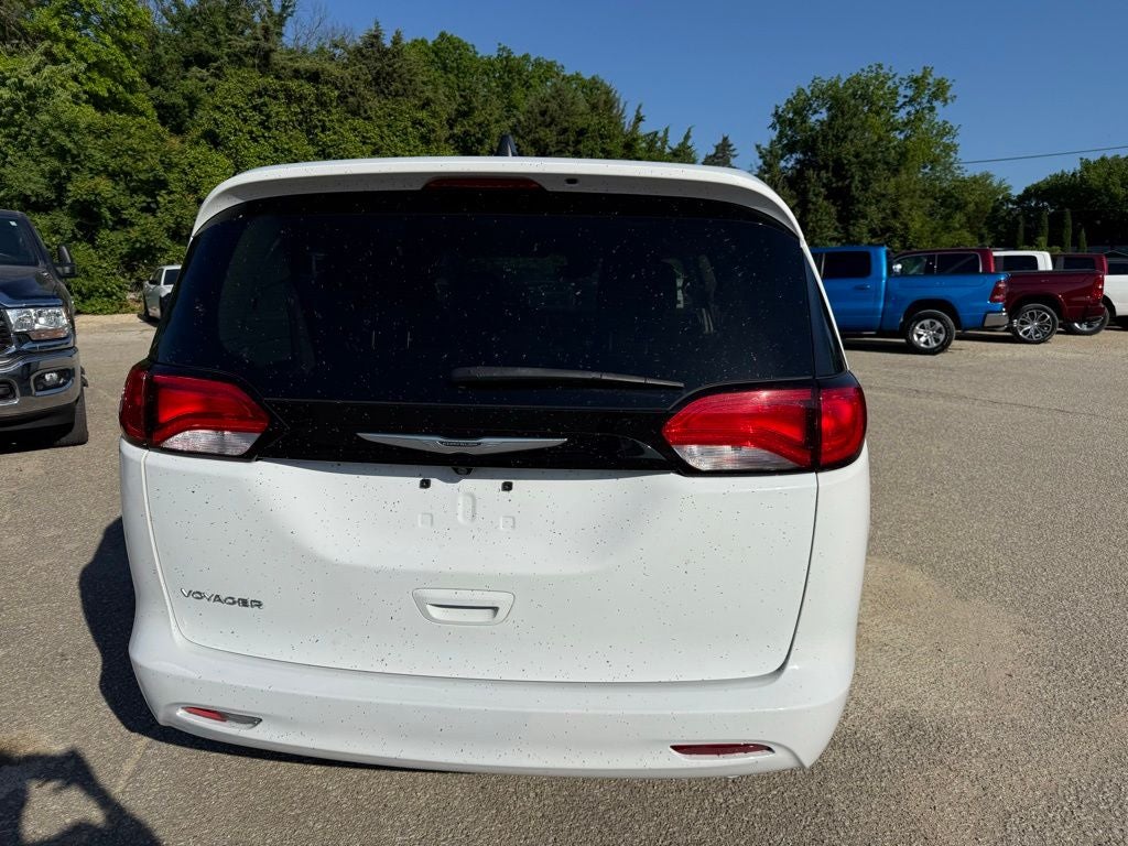 2023 Chrysler Voyager LX