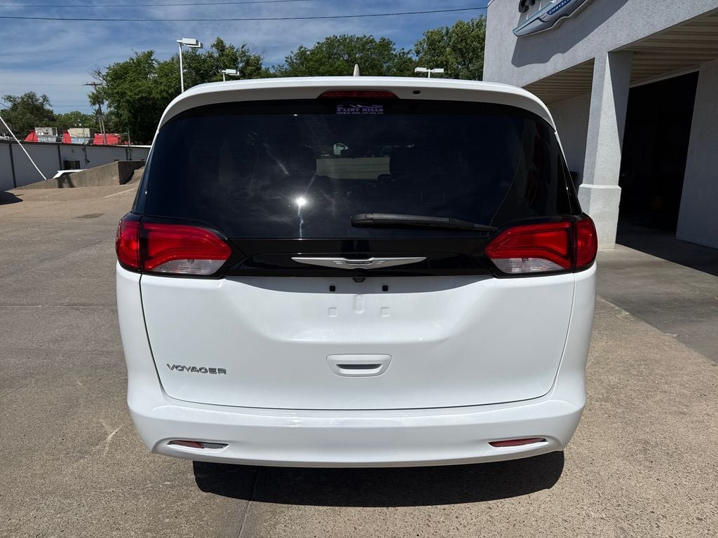 2023 Chrysler Voyager LX