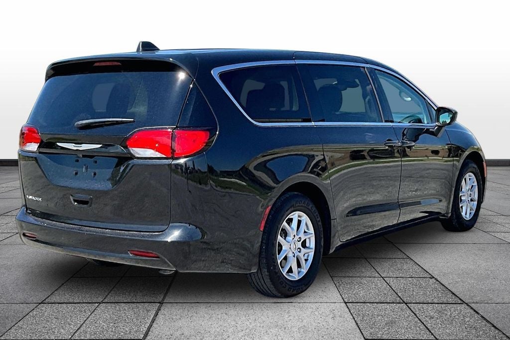 2024 Chrysler Voyager LX
