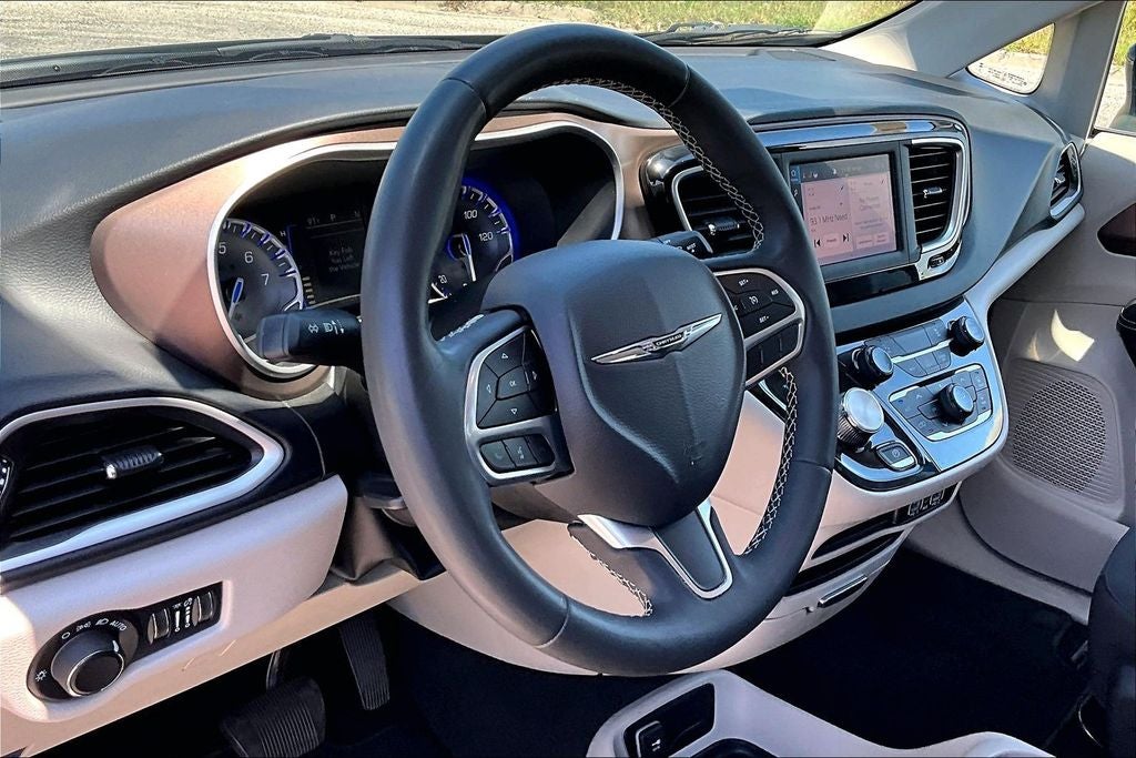2024 Chrysler Voyager LX