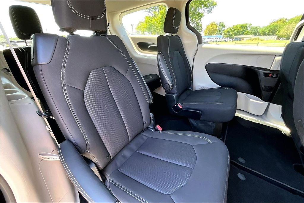 2024 Chrysler Voyager LX