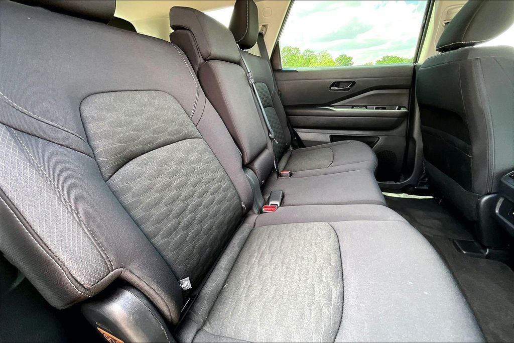 2024 Nissan Pathfinder SV