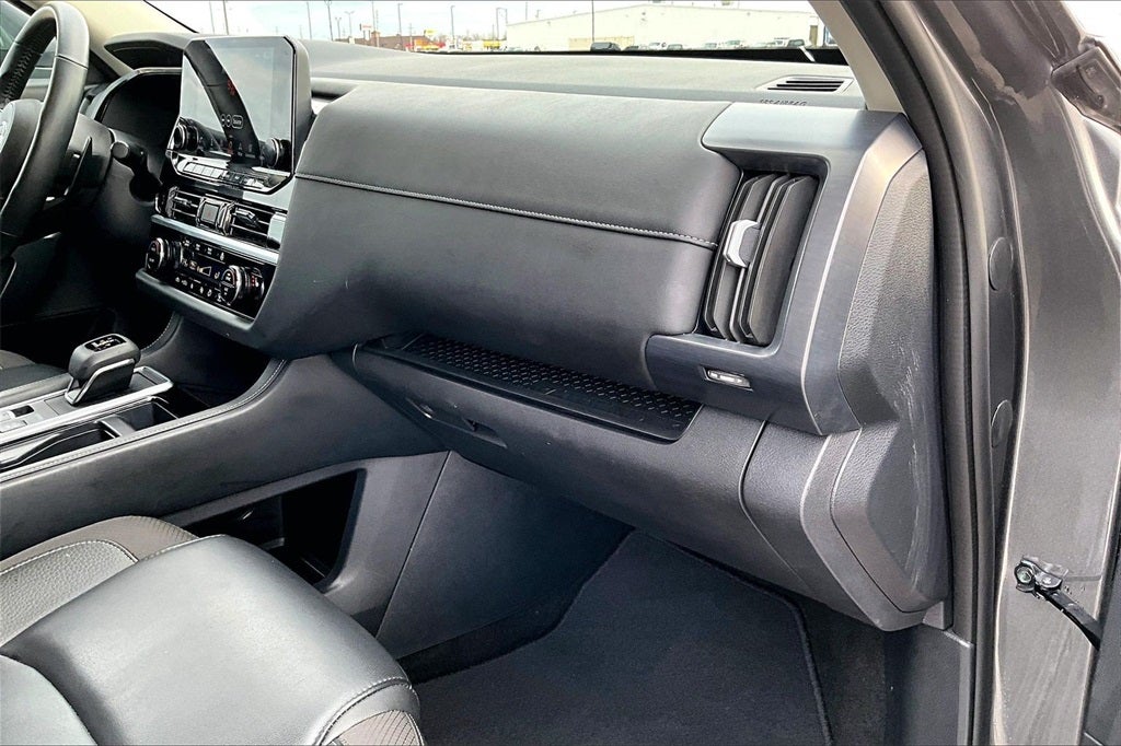 2025 Nissan Pathfinder SL