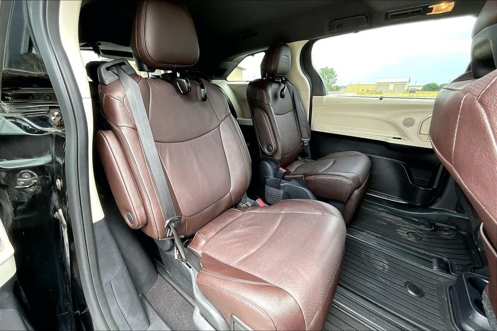 2024 Toyota Sienna Platinum 7 Passenger