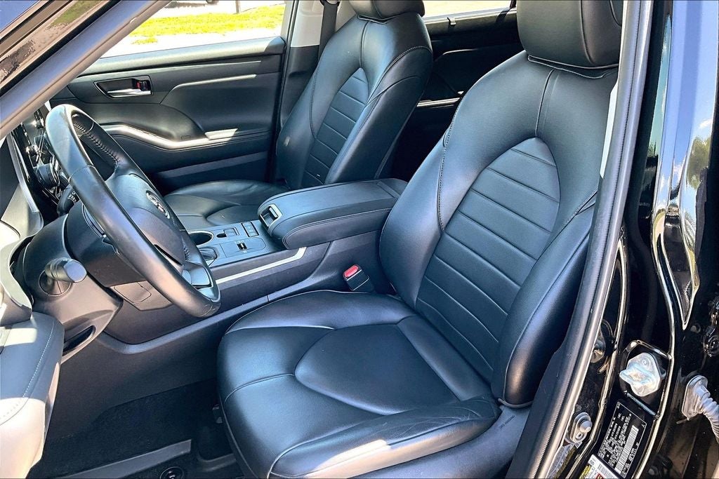 2022 Toyota Highlander Hybrid XLE