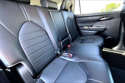 2022 Toyota Highlander Hybrid XLE