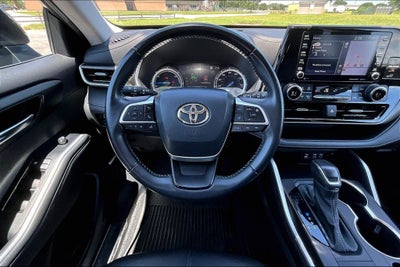 2022 Toyota Highlander Hybrid XLE
