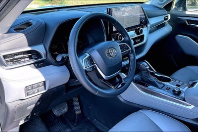 2023 Toyota Highlander Platinum