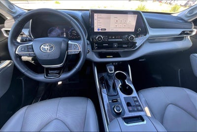 2023 Toyota Highlander Platinum
