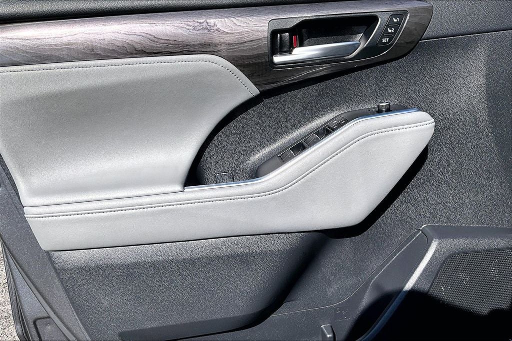 2023 Toyota Highlander Platinum