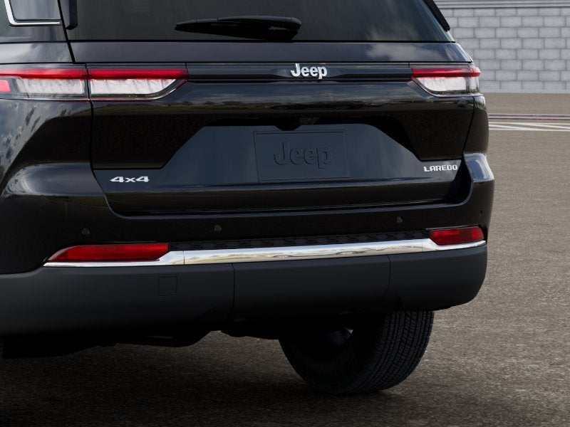 2027 Jeep Grand Cherokee GRAND CHEROKEE LAREDO X 4X4