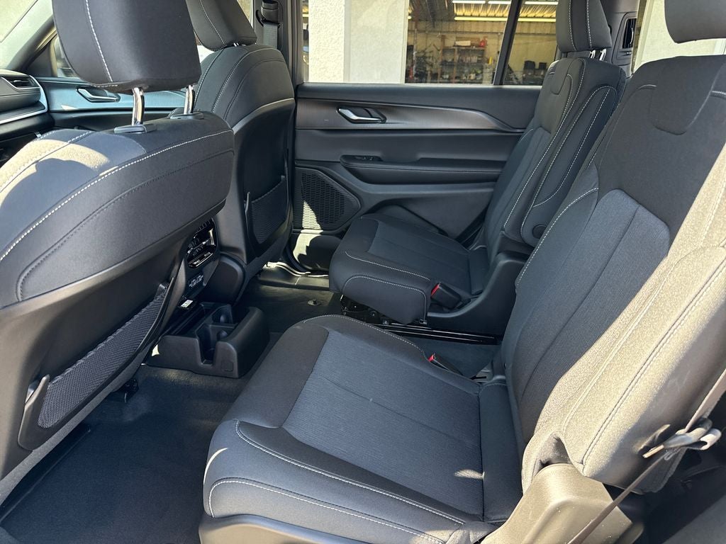 2026 Jeep Grand Cherokee GRAND CHEROKEE L LAREDO X 4X4