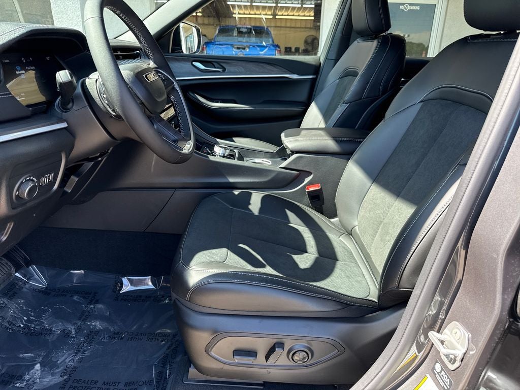2026 Jeep Grand Cherokee GRAND CHEROKEE L LAREDO ALTITUDE 4X4