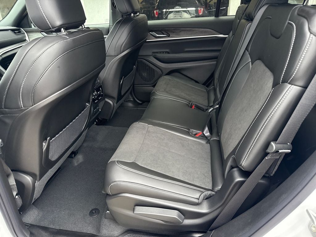 2026 Jeep Grand Cherokee GRAND CHEROKEE L LAREDO ALTITUDE 4X4