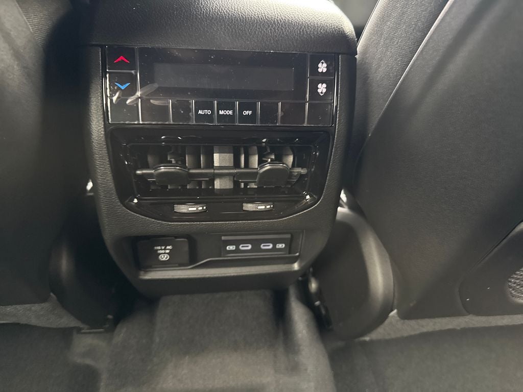 2026 Jeep Grand Cherokee GRAND CHEROKEE L LAREDO ALTITUDE 4X4