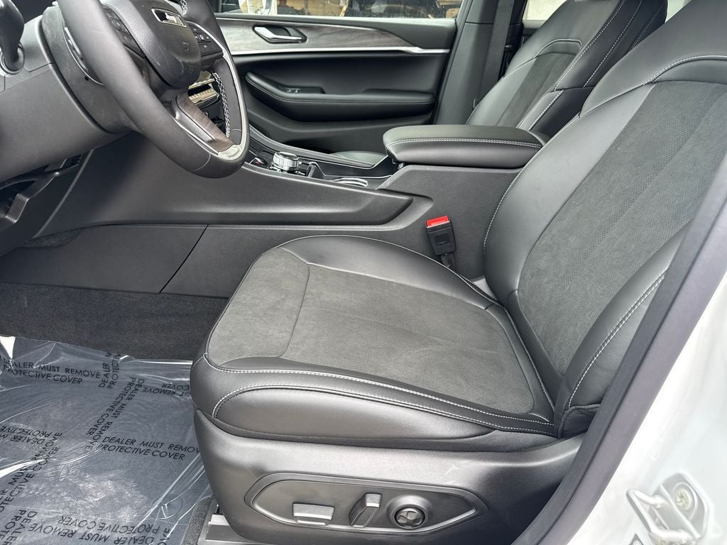 2026 Jeep Grand Cherokee GRAND CHEROKEE L LAREDO ALTITUDE 4X4