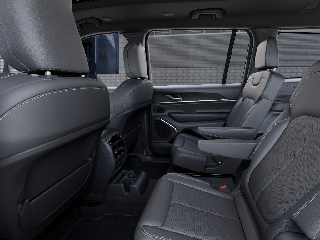 2027 Jeep Grand Cherokee GRAND CHEROKEE L LIMITED RESERVE 4X4
