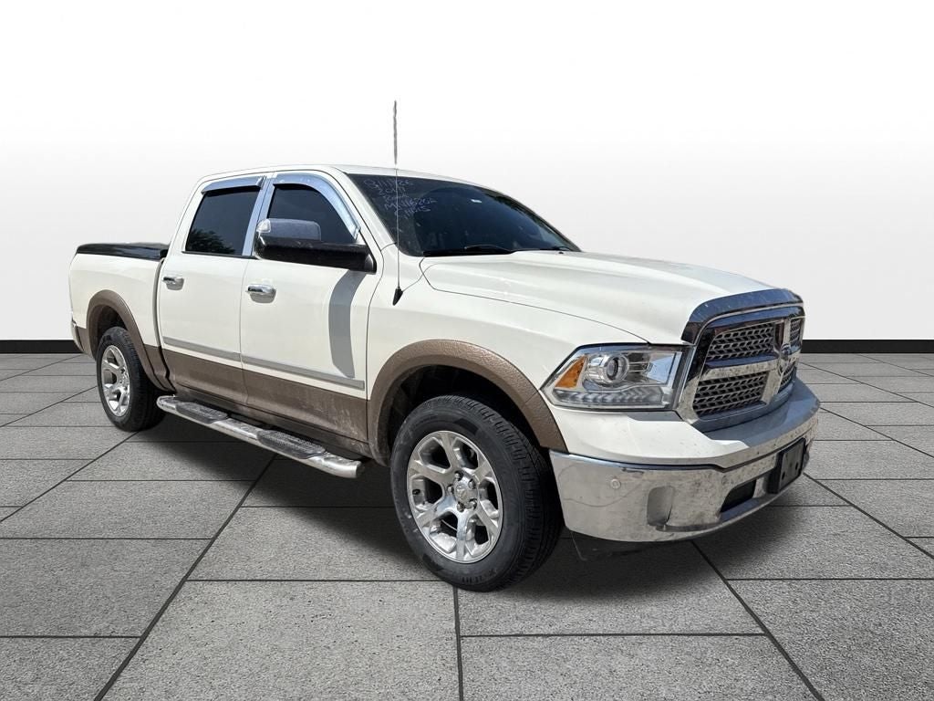 2017 RAM 1500 Laramie Crew Cab 4x4 5'7' Box