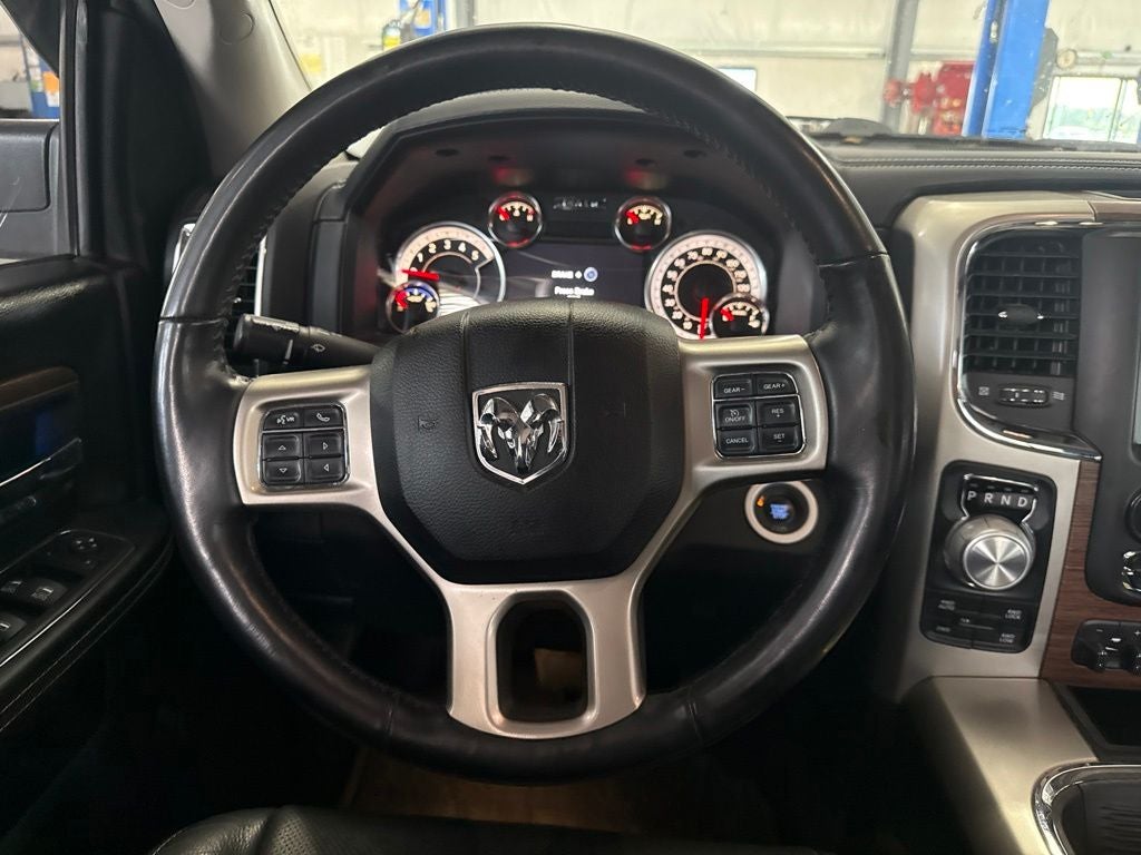 2017 RAM 1500 Laramie Crew Cab 4x4 5'7' Box