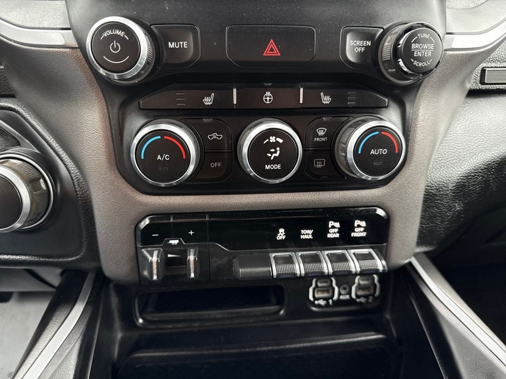 2020 RAM 1500 Big Horn Crew Cab 4x4 5'7' Box