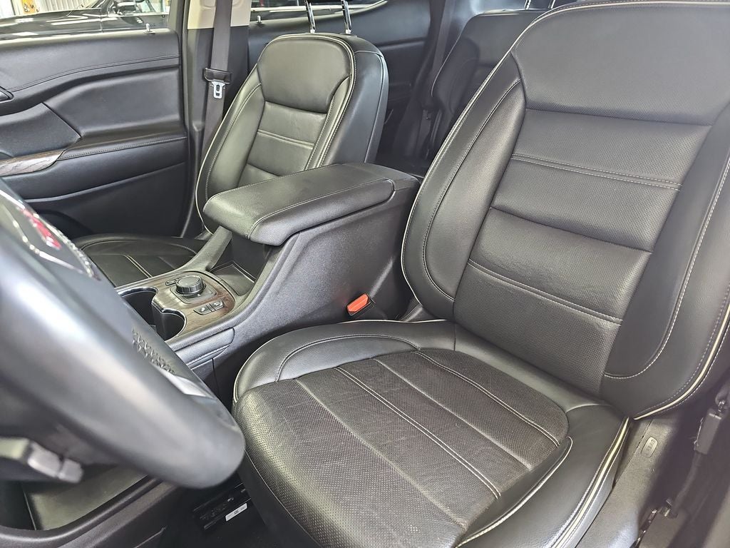 2023 GMC Acadia FWD Denali