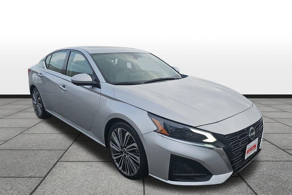 2023 Nissan Altima SL FWD