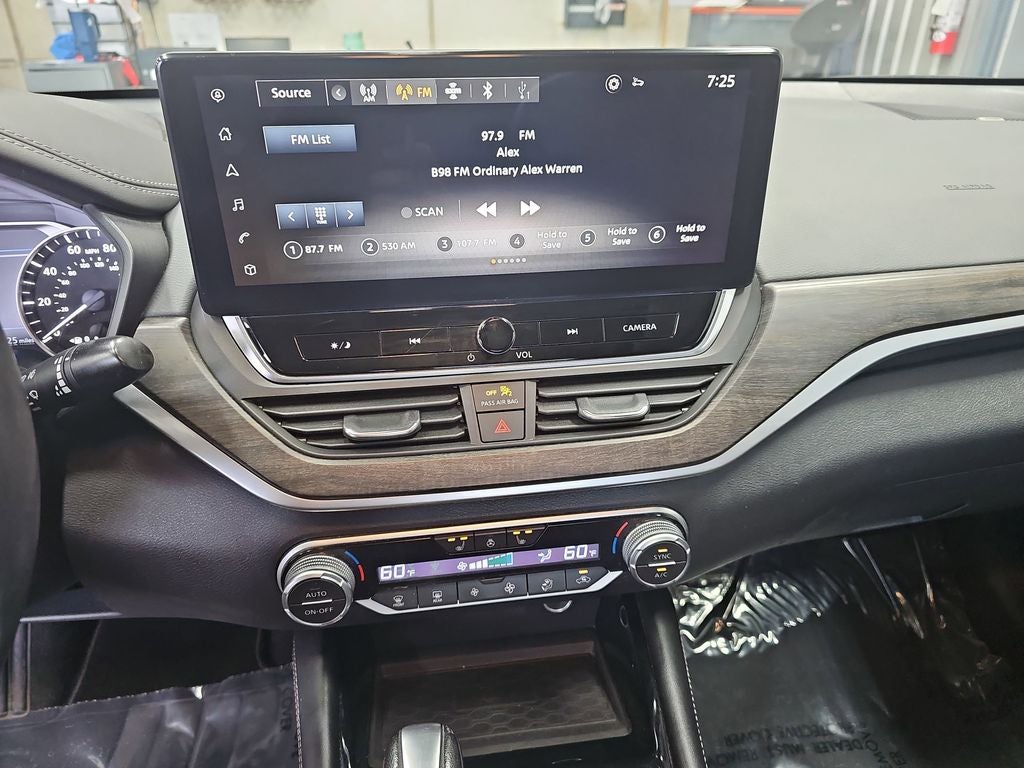 2023 Nissan Altima SL FWD