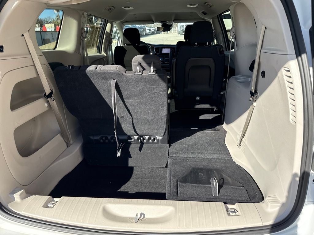 2023 Chrysler Voyager LX