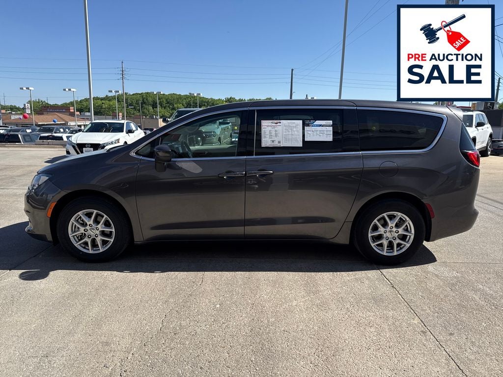 2023 Chrysler Voyager LX