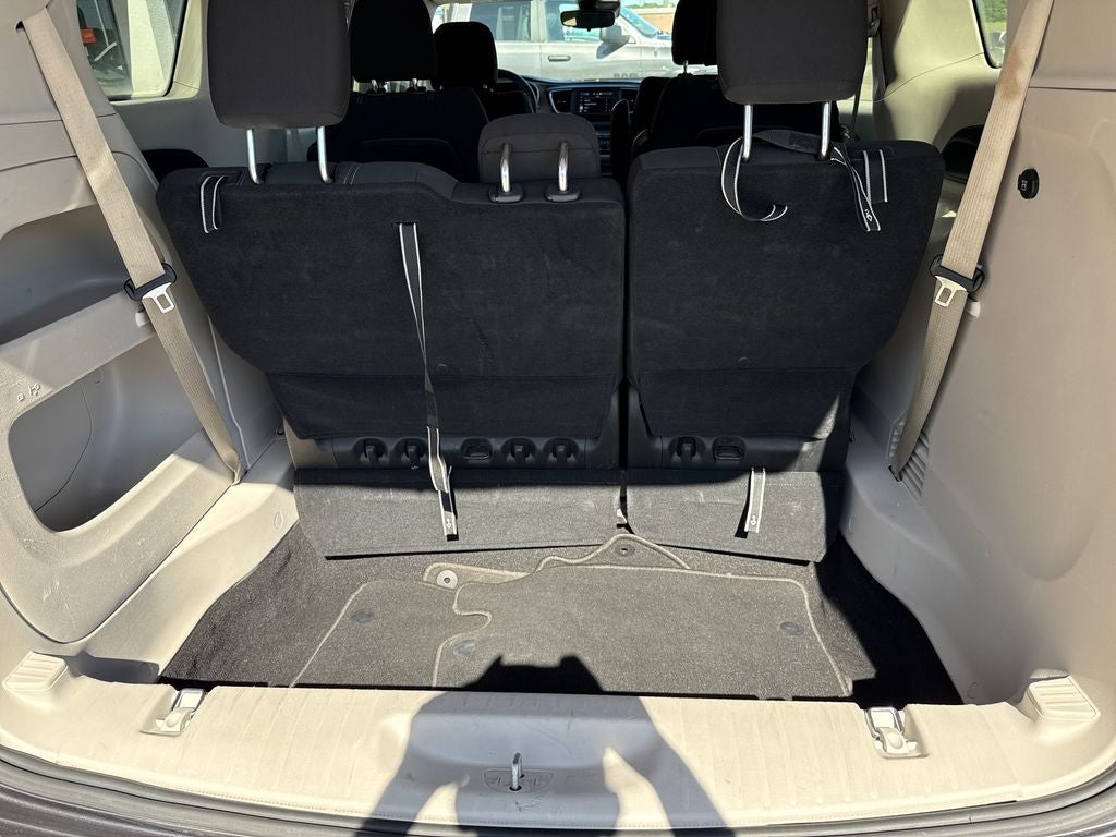 2023 Chrysler Voyager LX