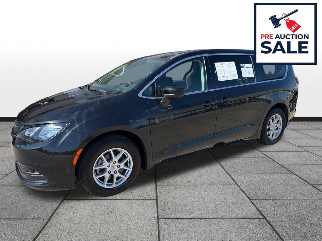 2023 Chrysler Voyager LX's photo