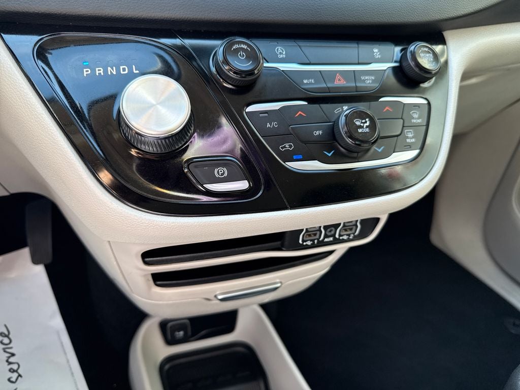 2023 Chrysler Voyager LX