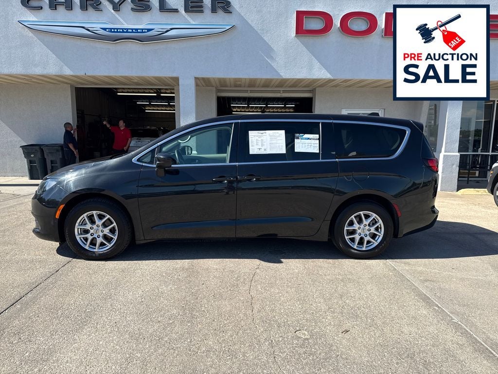 2023 Chrysler Voyager LX