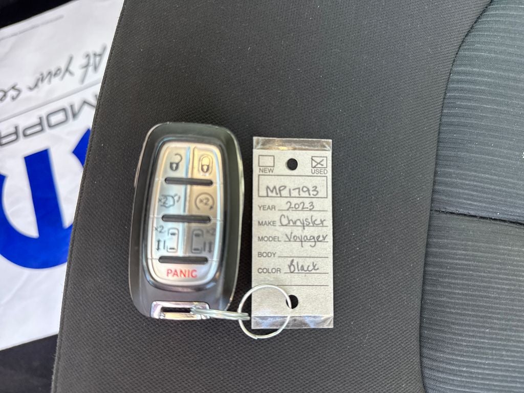 2023 Chrysler Voyager LX