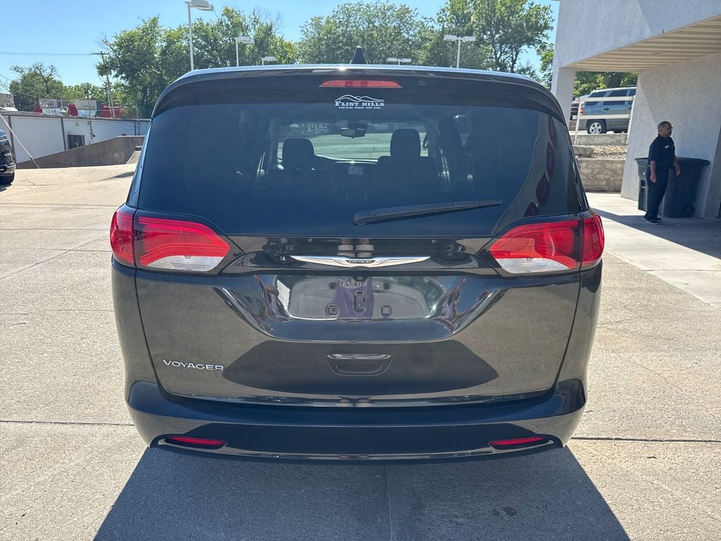 2023 Chrysler Voyager LX